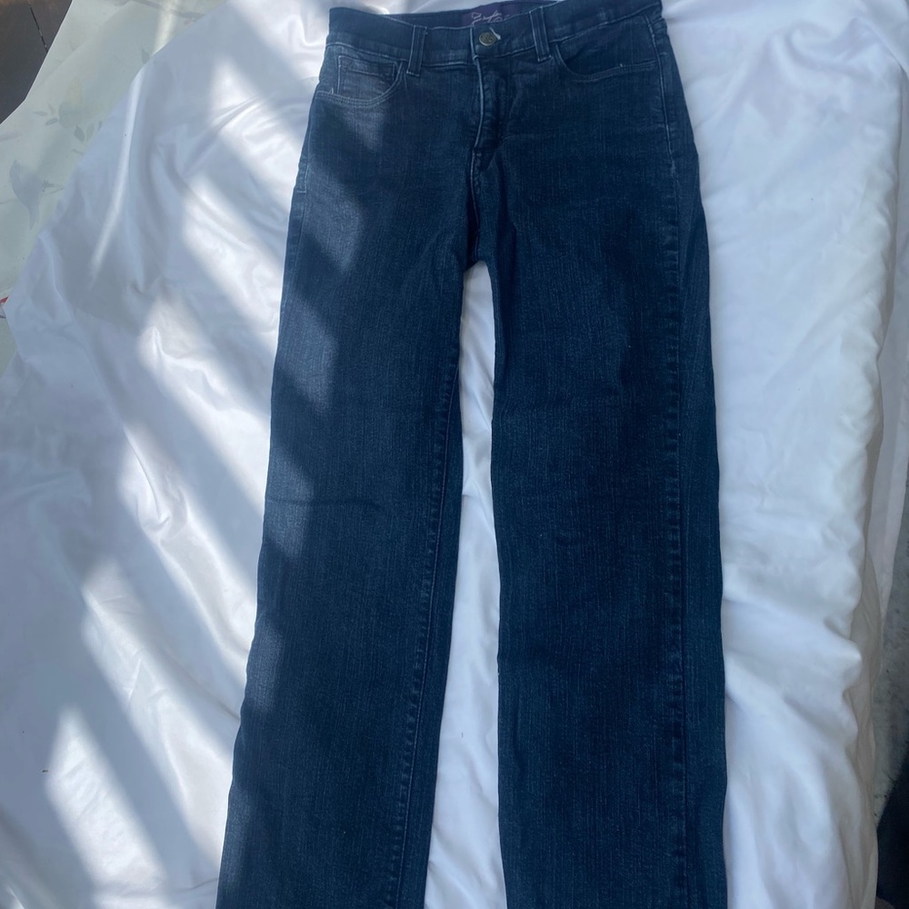 Straight leg blue jeans size 4 in good condition!